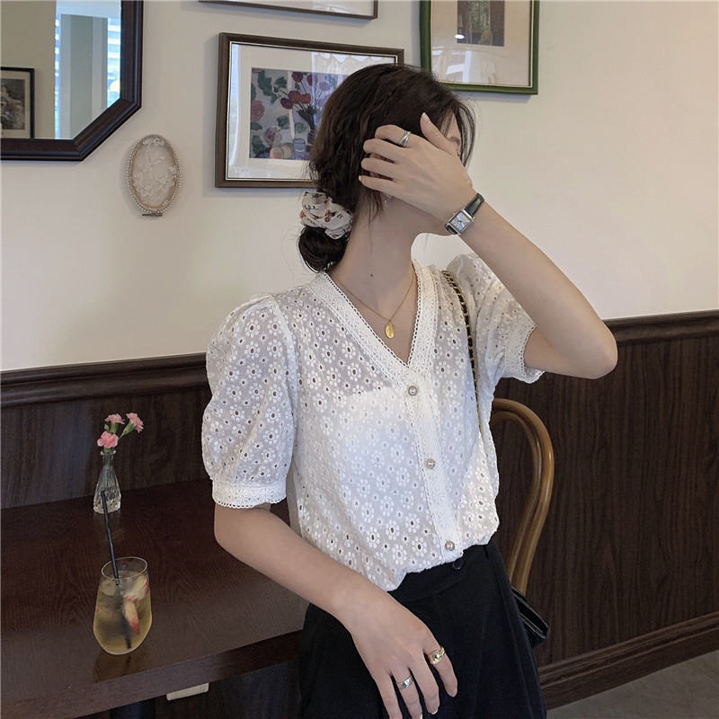 無地シングルブレストポリエステル半袖ファッションレトロスウィートパフスリーブ夏刺繍透かし彫りVネックシャツ・ブラウス