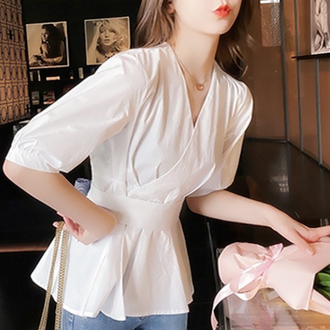 絶対欲しい  超かわいいデザインセンスバックタイボウ白シャツ女性の夏の新韓国風気質スリム半袖トップ